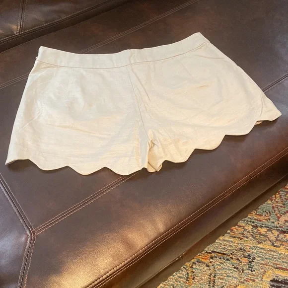NWT Khaki Scalloped Edge Shorts - Picture 2 of 3